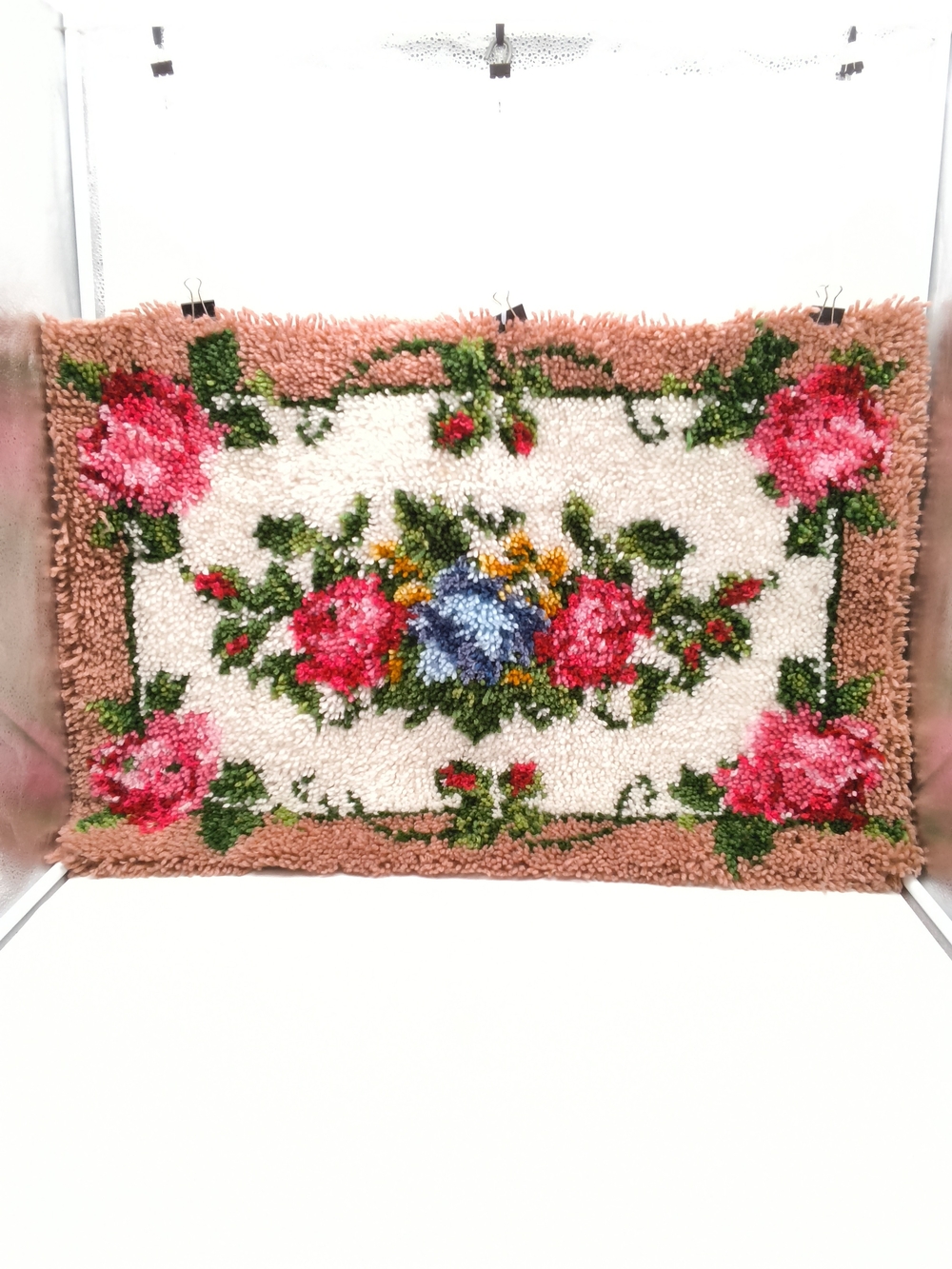 Vtg Wonderart Elegant Roses Completed Latch Hook Rug/Wall Hanging